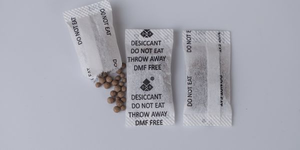 天然礦物干燥劑｜環(huán)保無(wú)腐，全場(chǎng)景防潮守護(hù)神